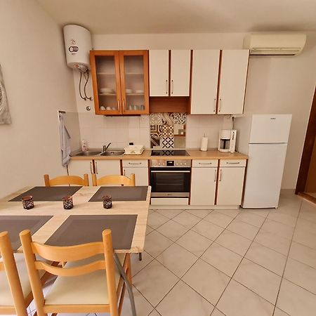 Vila Maslina Apartments Mit Pool Und Garten Nahe Am Strand Tučepi Chambre photo