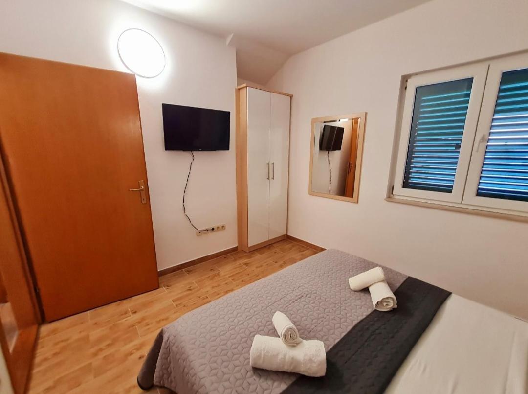 Vila Maslina Apartments Mit Pool Und Garten Nahe Am Strand Tučepi Chambre photo