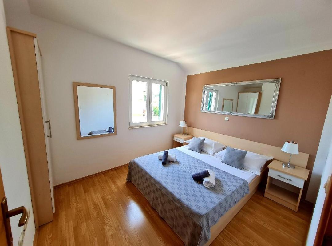 Vila Maslina Apartments Mit Pool Und Garten Nahe Am Strand Tučepi Chambre photo